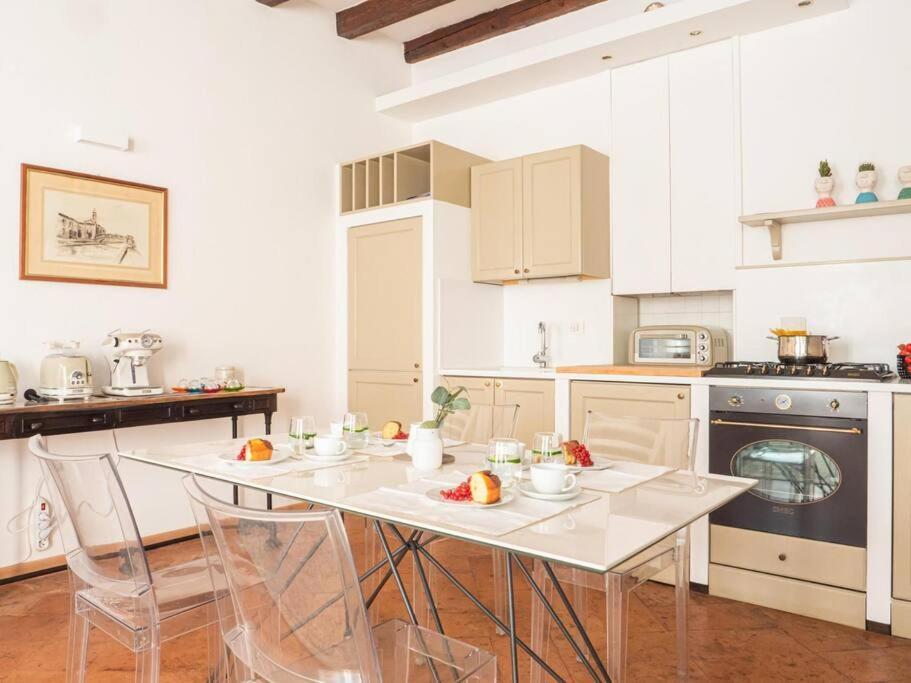 Romantic Flat On Navigli River By Easylife Milano Exteriör bild